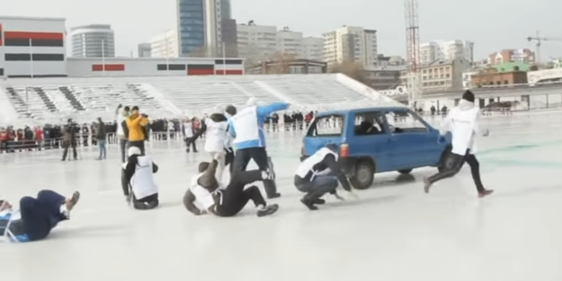 Придумайте новый спорт. Автокёрлинг. Автокерлинг. Фото с автокерлинга. Russian Winter Team фото.