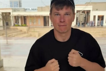 Реакции иностранцев на вирусный ролик с танцующим Аршавиным: он реально вампир – совсем не постарел