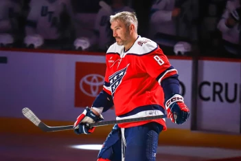 RMNB о возможном прощании Овечкина по сценарию Гретцки: он тоже не хочет лишнего внимания