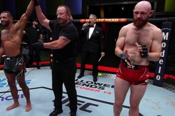 Вячеслав Борщев в рамках UFC Fight Night по очкам проиграл американцу Майку Дэвису