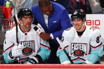 В США сравнили продвинутые метрики Овечкина и Кросби: россиянин берёт силой и дальностью броска