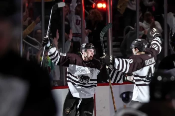 Тренер фарма «Кэпиталз» о реакции русскоязычной тройки на его выпад: стоит отдать им должное